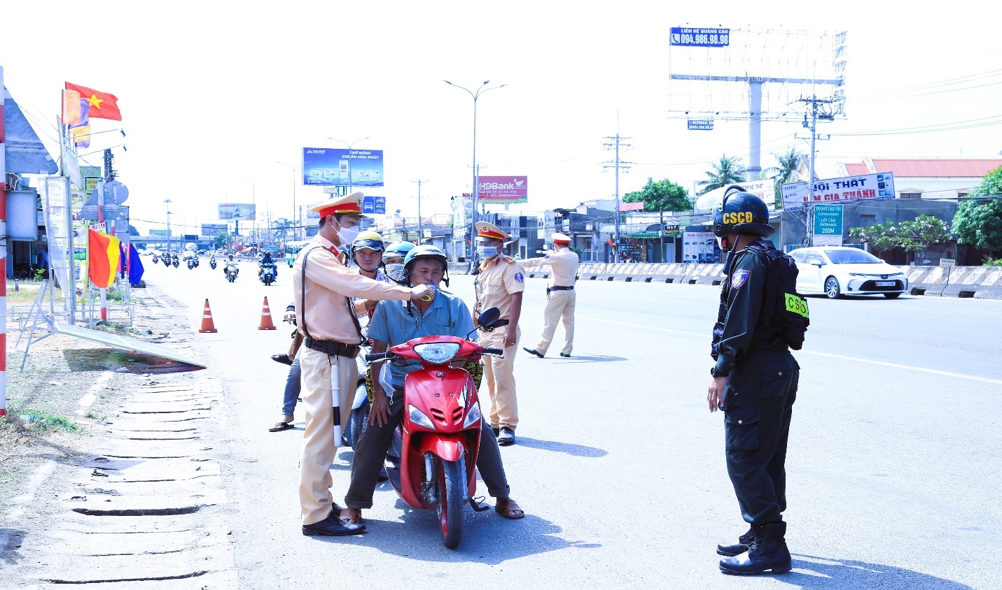 A group of people standing on a streetDescription automatically generated