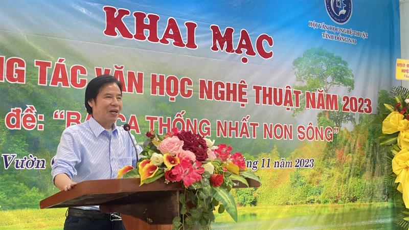 Nghệ sĩ Nhân dân Giang Mạnh Hà - Chủ tịch Hội Văn học Nghệ thuật tỉnh Đồng Nai phát biểu tại buổi khai mạc