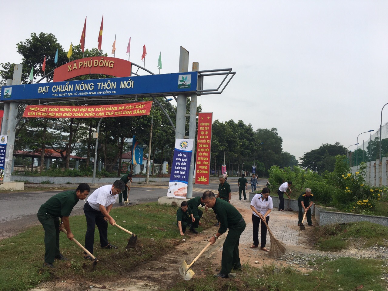 HCCB XÃ PHÚ ĐÔNG NHƠN TRẠCH CHĂM SÓC TUYẾN ĐƯỜNG CCB (SÁNG - XANH - SẠCH - ĐẸP)