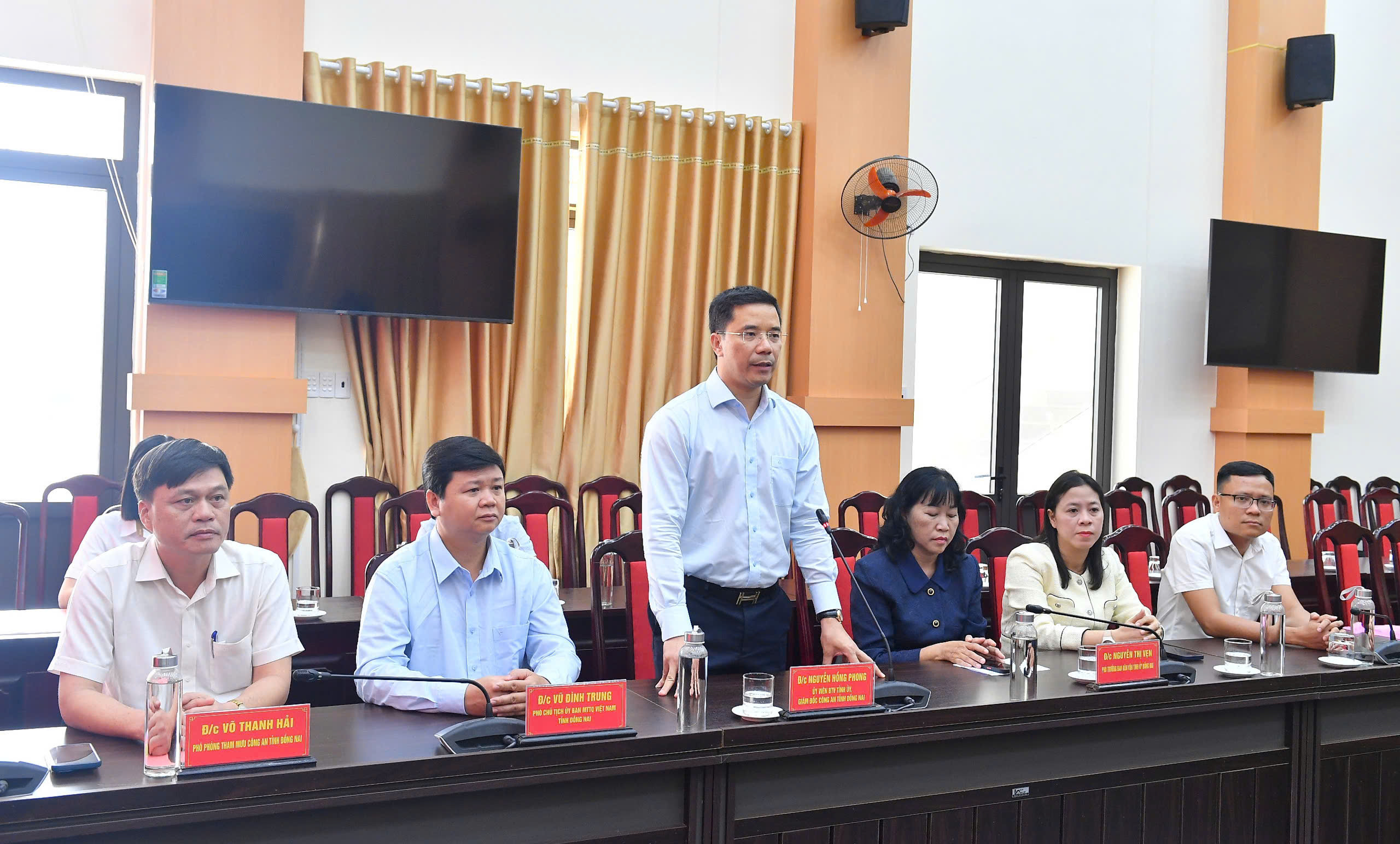 A group of people sitting at a tableDescription automatically generated