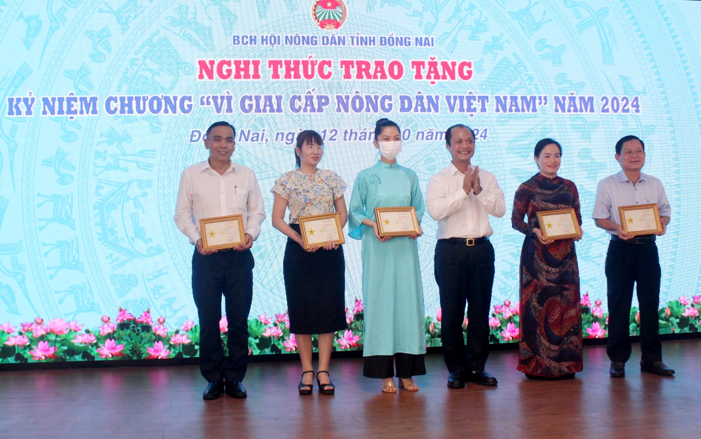 Description: G:\HÌNH HỌP MĂT 14.10 A VỸ\z5922639094730_82291e84747686dc9750f0de3159f5eb.jpg