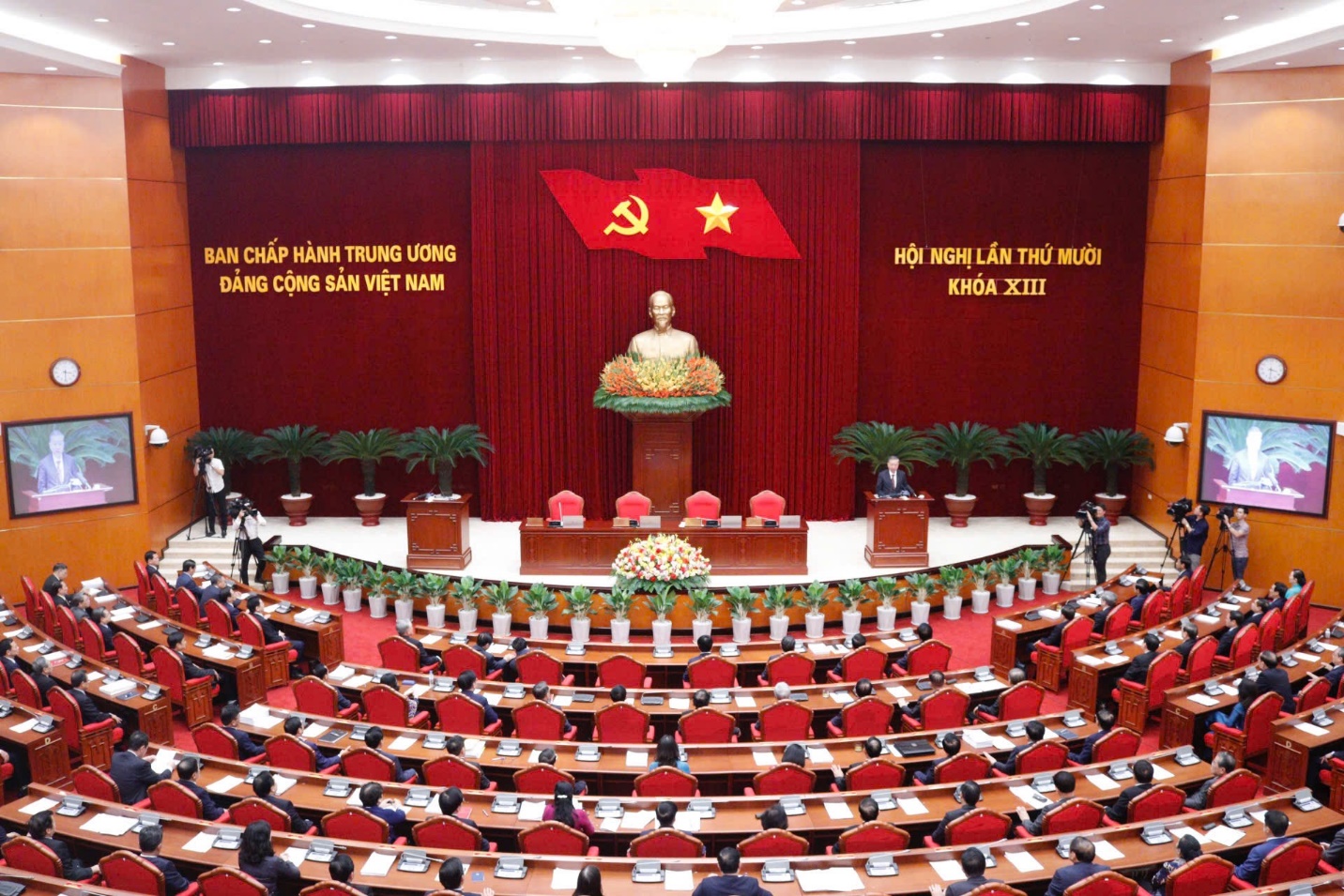 Bộ Chính trị chỉ rõ 23 hành vi tham nhũng, tiêu cực trong quản lý tài sản, tài chính công- Ảnh 1.