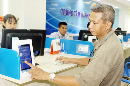 Người d&acirc;n đ&aacute;nh gi&aacute; sự h&agrave;i l&ograve;ng tr&ecirc;n phần mềm khảo s&aacute;t &yacute; kiến.