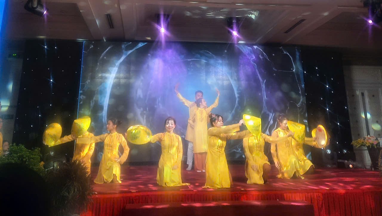 A group of people on a stageDescription automatically generated