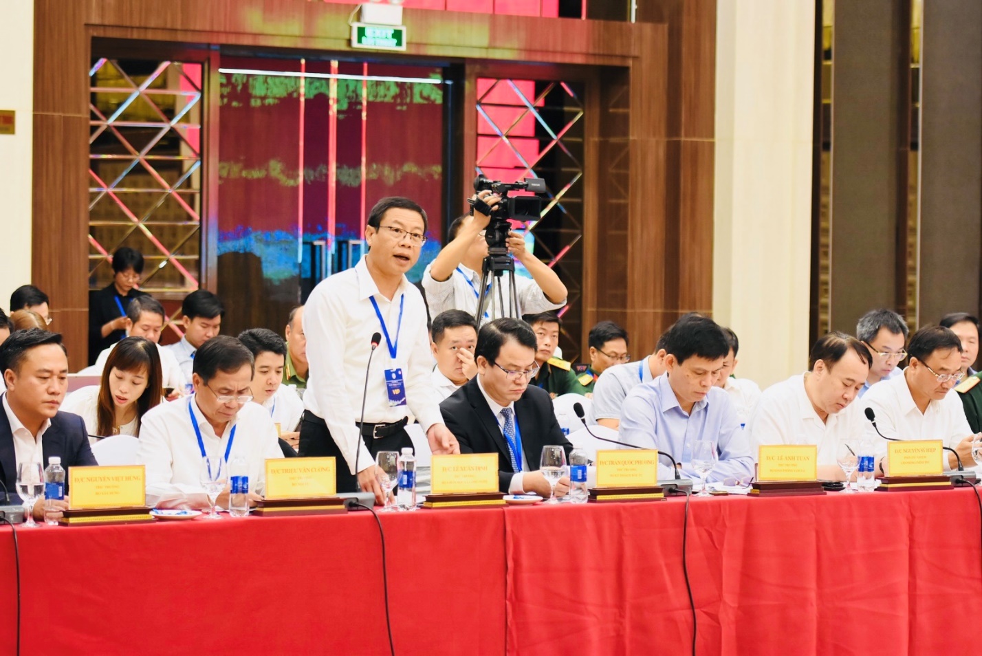 A group of people sitting at a tableDescription automatically generated
