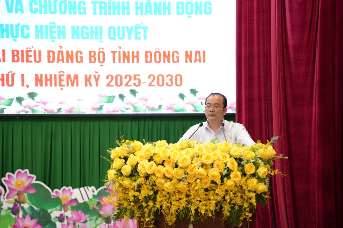 Ảnh có chứa Nghề bán hoa, Thiết kế hoa cỏ, Cắm hoa, hoaNội dung do AI tạo ra có thể không chính xác.