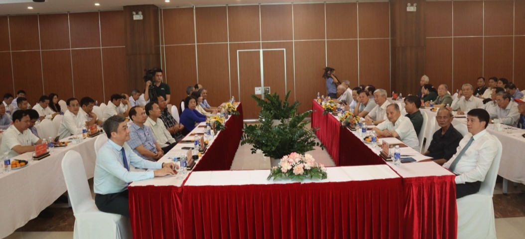 Các đại biểu dự buổi gặp mặt.