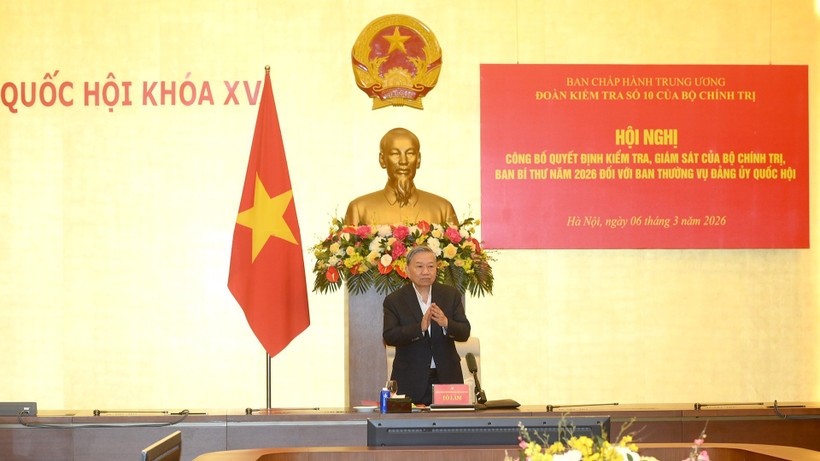 Tổng B&iacute; thư T&ocirc; L&acirc;m chủ tr&igrave; Hội nghị c&ocirc;ng bố quyết định kiểm tra, gi&aacute;m s&aacute;t của Bộ Ch&iacute;nh trị, Ban B&iacute; thư năm 2026 đối với Ban Thường vụ Đảng ủy Quốc hội. (Ảnh: ĐĂNG KHOA)
