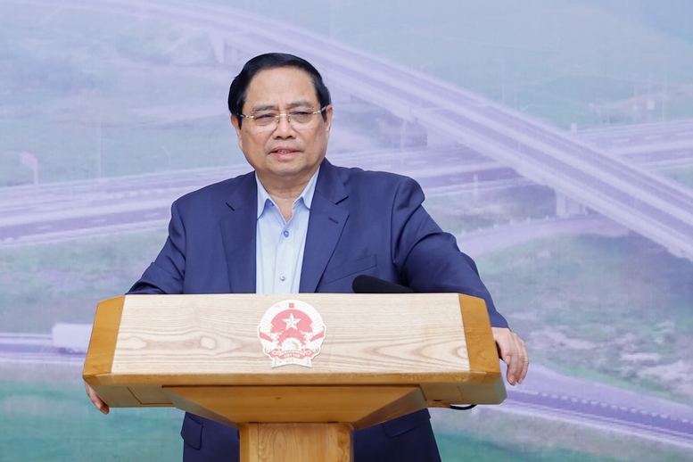 Thủ tướng: Tối ưu h&oacute;a nguồn lực v&agrave; hiệu quả c&aacute;c dự &aacute;n hạ tầng GTVT- Ảnh 1.