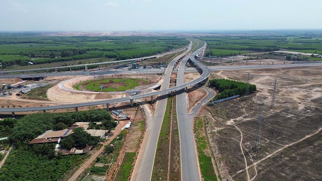 Từ thương cảng sầm uất đến bệ ph&oacute;ng ph&aacute;t triển bền vững - Ảnh 2.