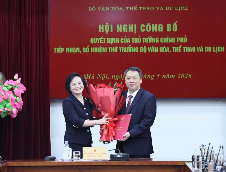 Ph&oacute; Thủ tướng Phạm Thị Thanh Tr&agrave; trao quyết định bổ nhiệm &ocirc;ng Nguyễn Huy Dũng giữ chức Thứ trưởng Bộ VHTT&DL- Ảnh 2.