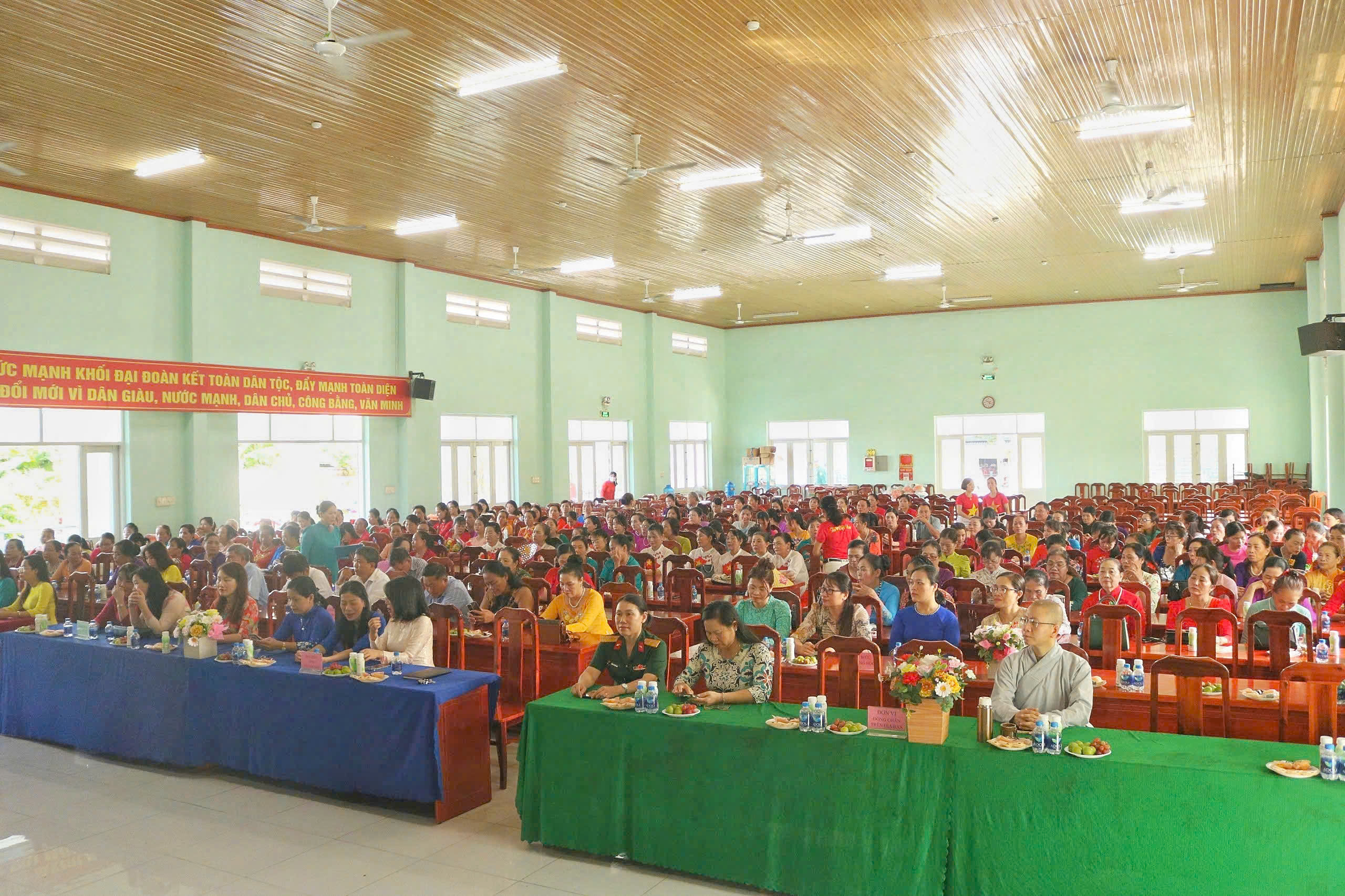 Quang cảnh buổi họp mặt