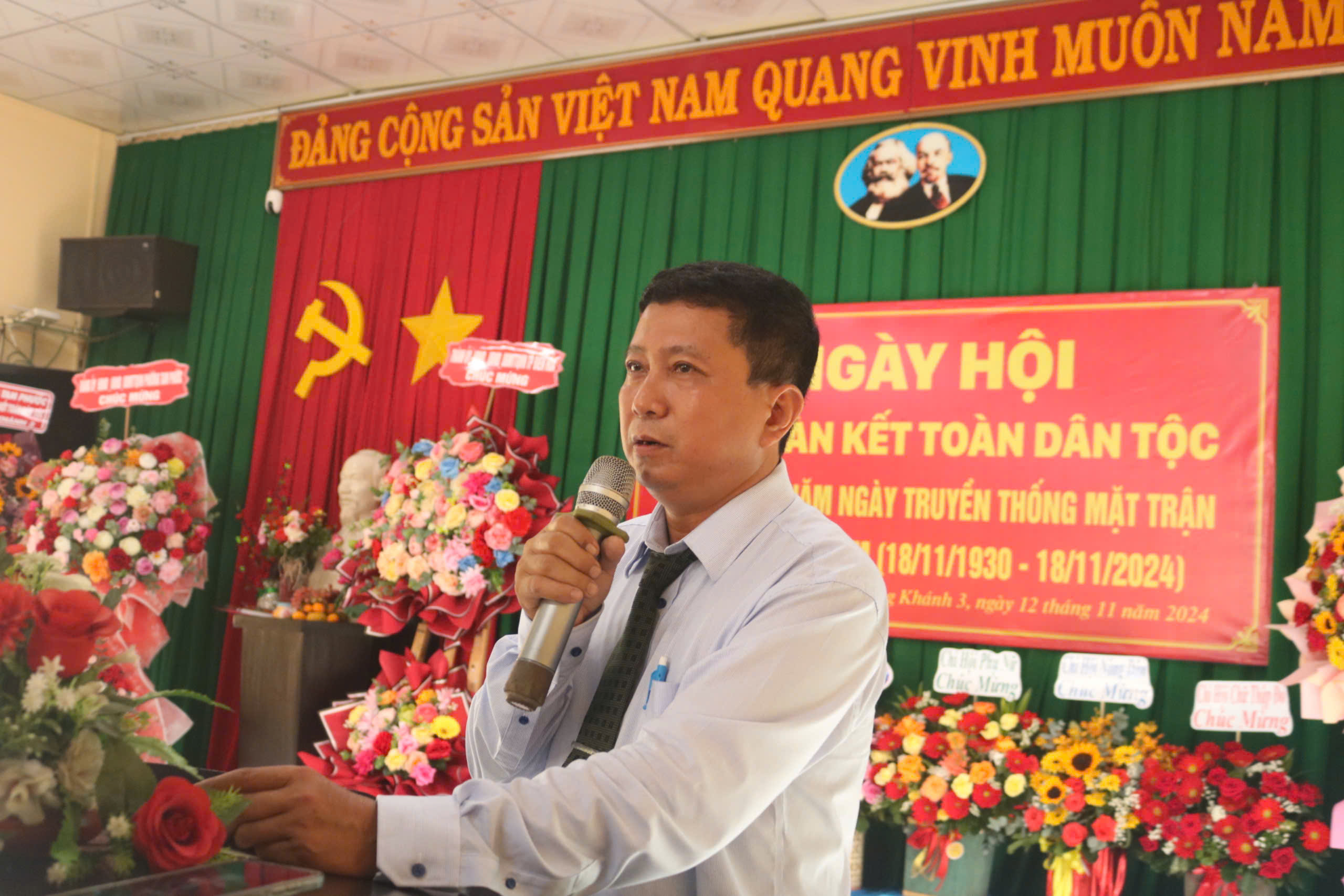 Đồng chí Bùi Văn Mão, Bí thư chi bộ, Trưởng khu phố báo cáo kết quả xây dựng khu phố văn hóa năm 2024