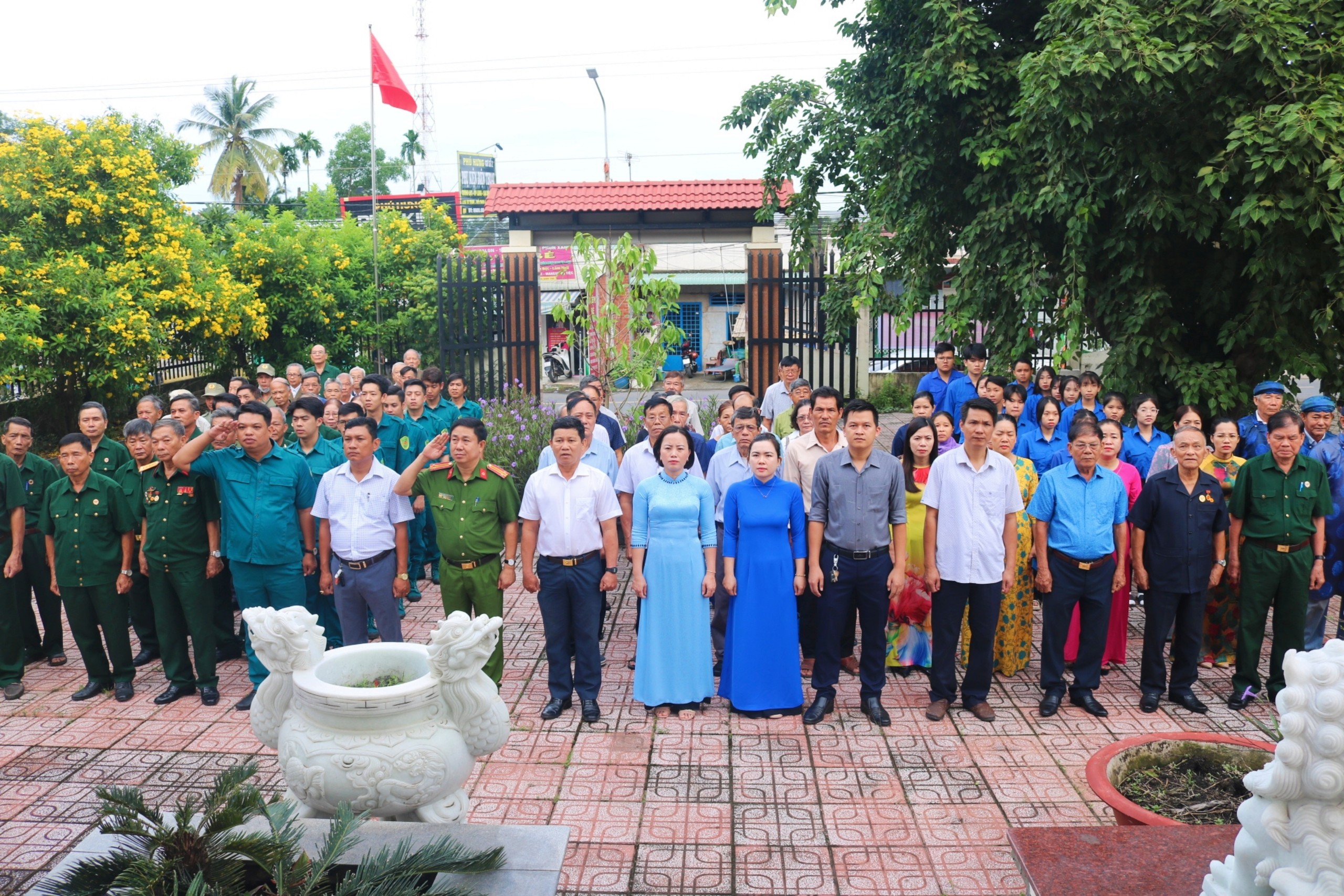 Quang cảnh buổi dâng hương