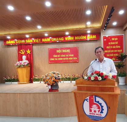 A person standing at a podiumDescription automatically generated