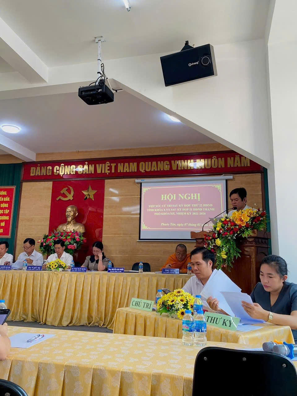 Description: C:\Users\NGOC DUY\Desktop\nghiep vu cong tac dang\tiep xuc cu tri 2.jpg