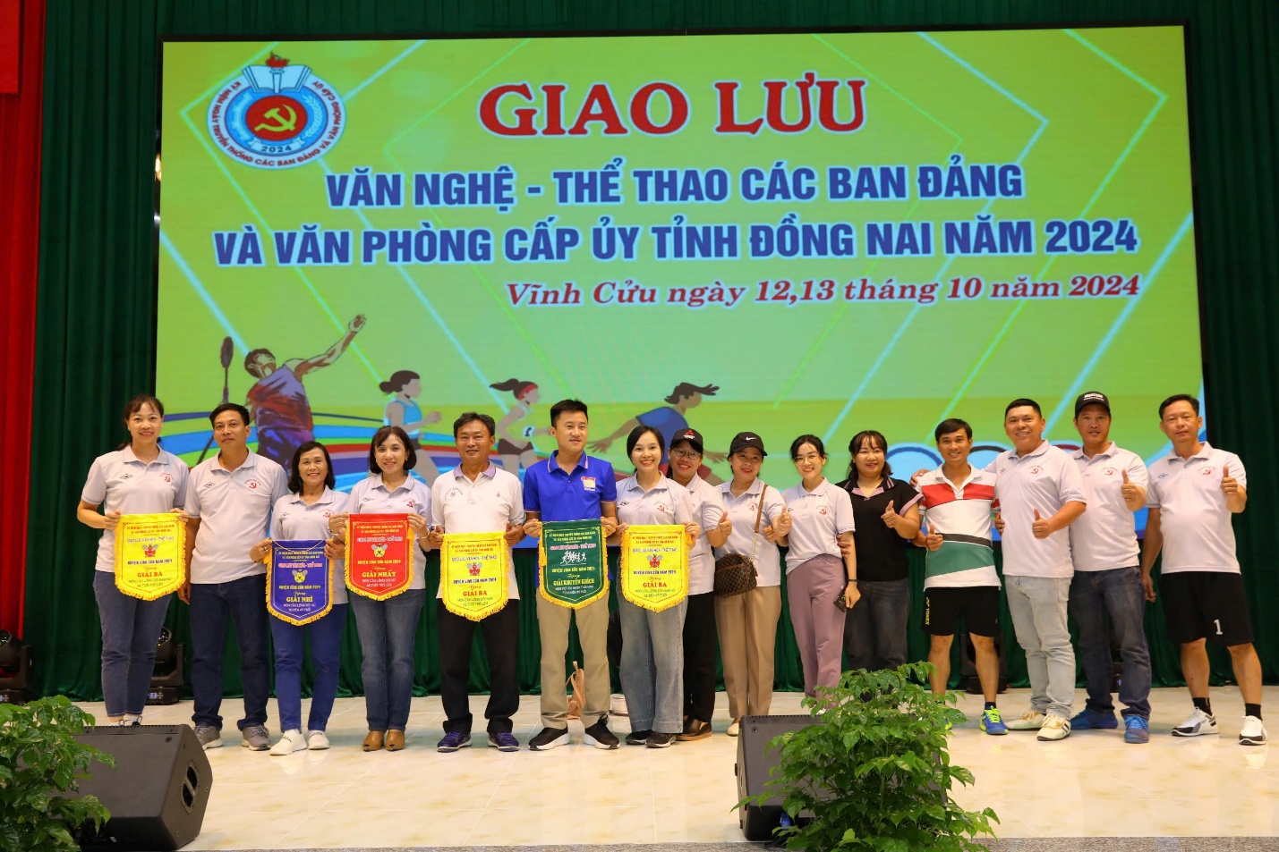 A group of people standing on a stageDescription automatically generated