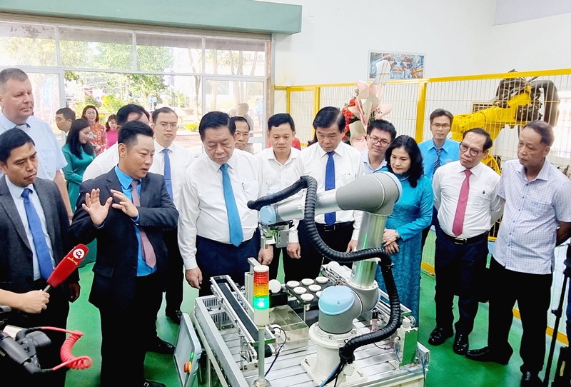 Description: D:\BAO DONG NAI\WEB HUYEN\New folder\13329-1.jpg