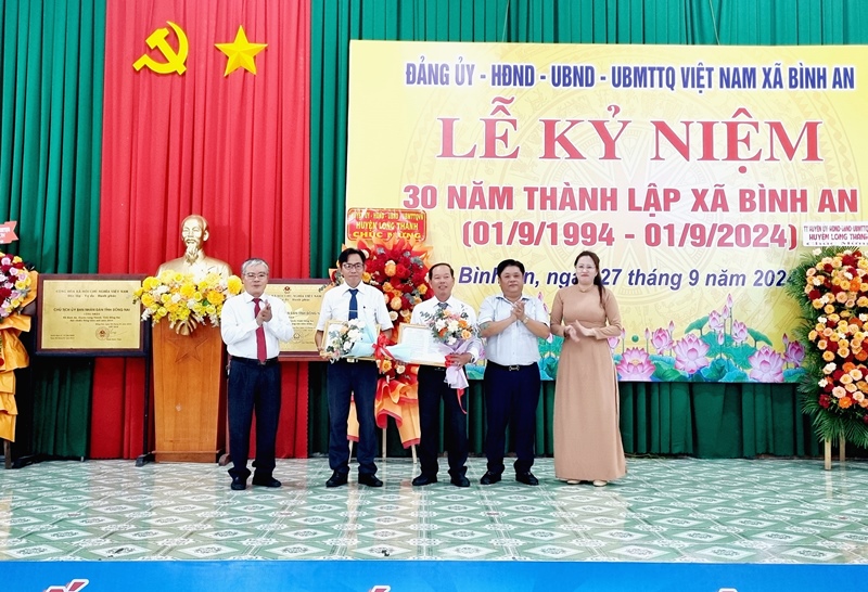Description: D:\BAO DONG NAI\WEB HUYEN\THANG 10\New folder (4)\13058-3.jpg
