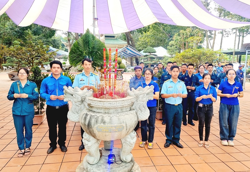 Description: D:\BAO DONG NAI\WEB HUYEN\WEB HUYEN UY\NGUYEN DUC UNG\5.jpg
