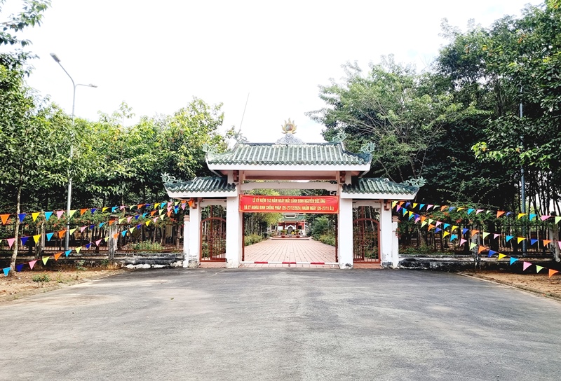 Description: D:\BAO DONG NAI\WEB HUYEN\WEB HUYEN UY\NGUYEN DUC UNG\1.jpg