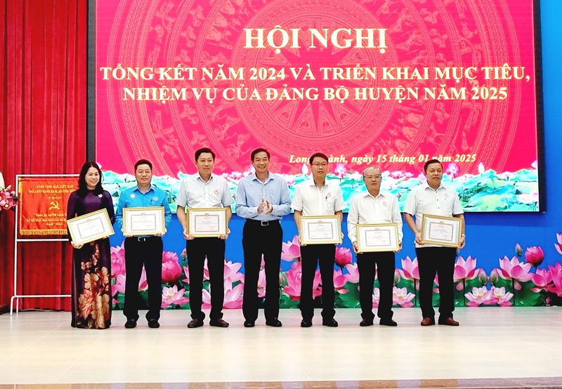 Description: D:\BAO DONG NAI\WEB HUYEN\New folder (2)\13954-3.jpg