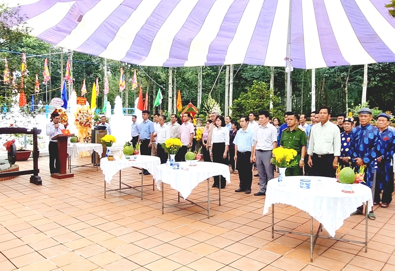 Description: D:\BAO DONG NAI\WEB HUYEN\WEB HUYEN UY\NGUYEN DUC UNG\2.jpg