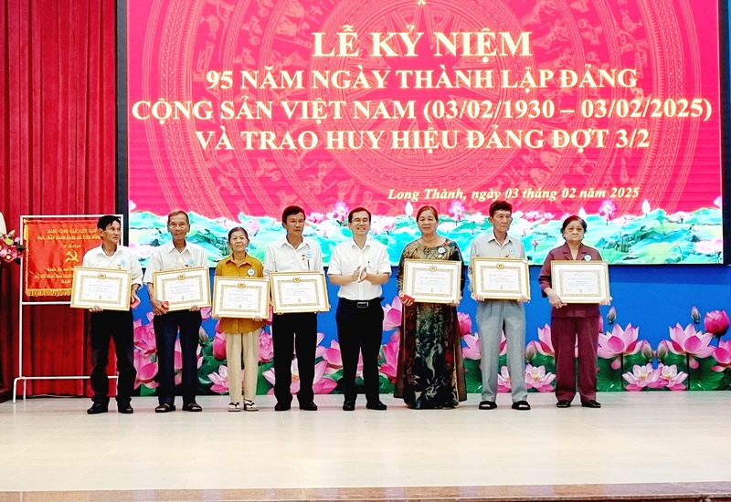 Description: D:\BAO DONG NAI\WEB HUYEN\New folder (3)\14111-5.jpg