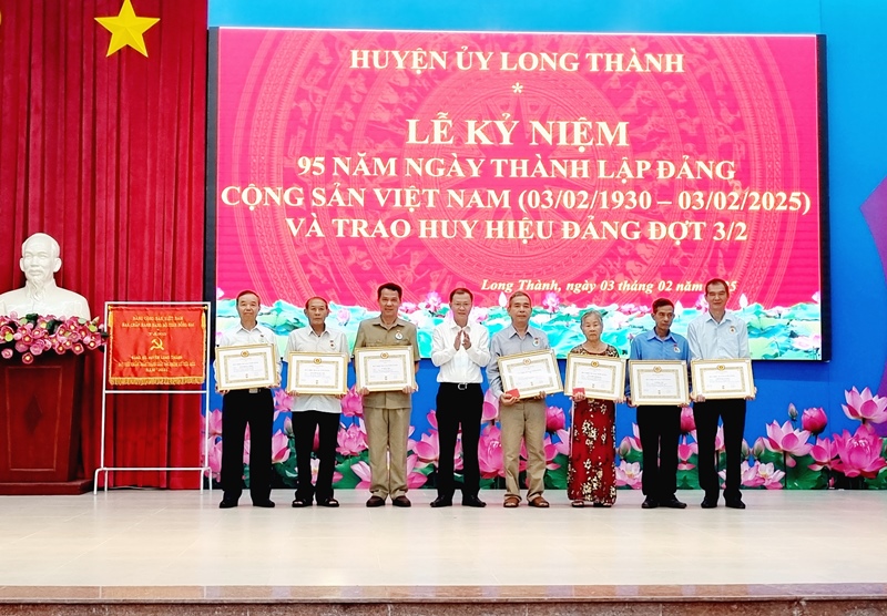 Description: D:\BAO DONG NAI\WEB HUYEN\New folder (3)\14111-6.jpg