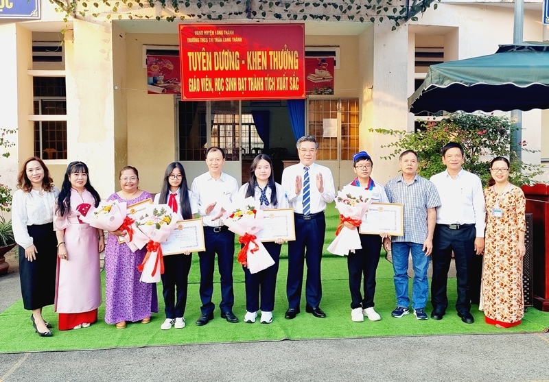 Description: D:\BAO DONG NAI\WEB HUYEN\TO CHUC DOAN THE\New folder (28)\gd 4.jpg