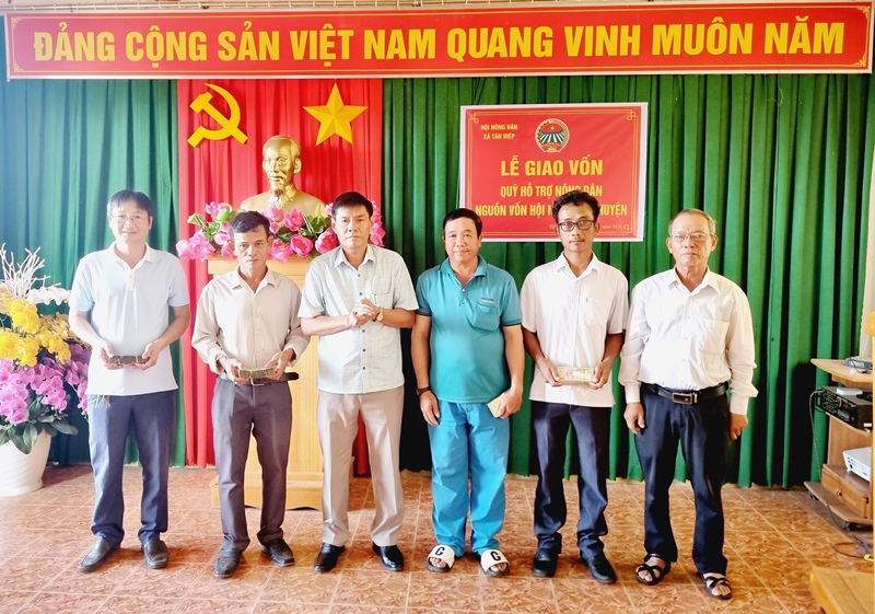 Description: D:\BAO DONG NAI\WEB HUYEN\New folder (4)\GV 04.jpg