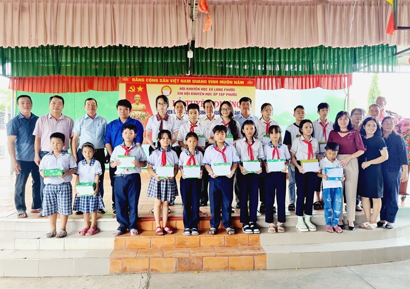 Description: D:\BAO DONG NAI\WEB HUYEN\TO CHUC DAN VAN\New folder (26)\tp 3.jpg