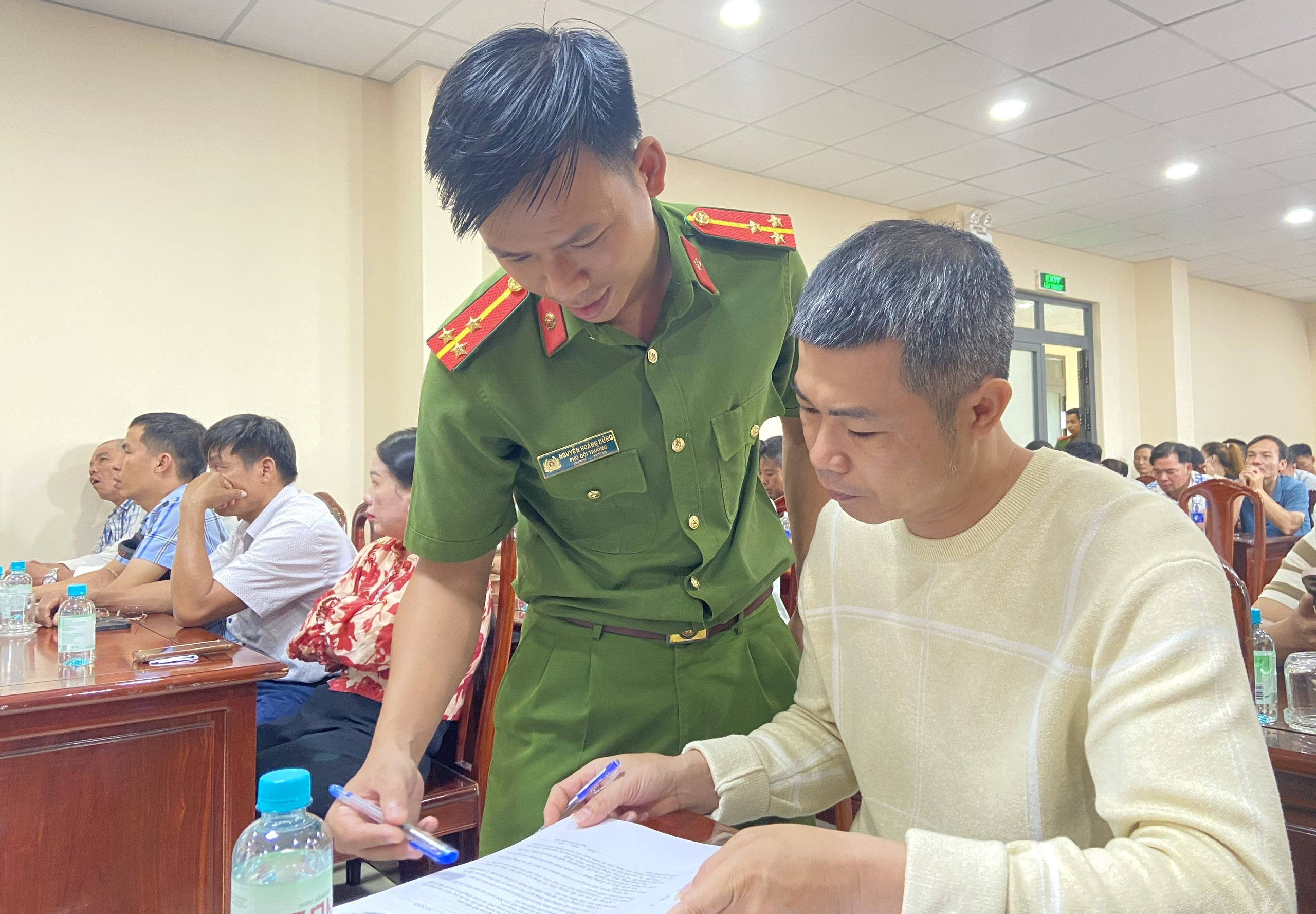 Description: G:\HÌNH ẢNH CÁC NĂM\2024\Thang 10\CÔNG AN HUYỆN TẬP HUẤN\z5968949346313_88a5c94af8d6f6e7da438e7f147c504e.jpg