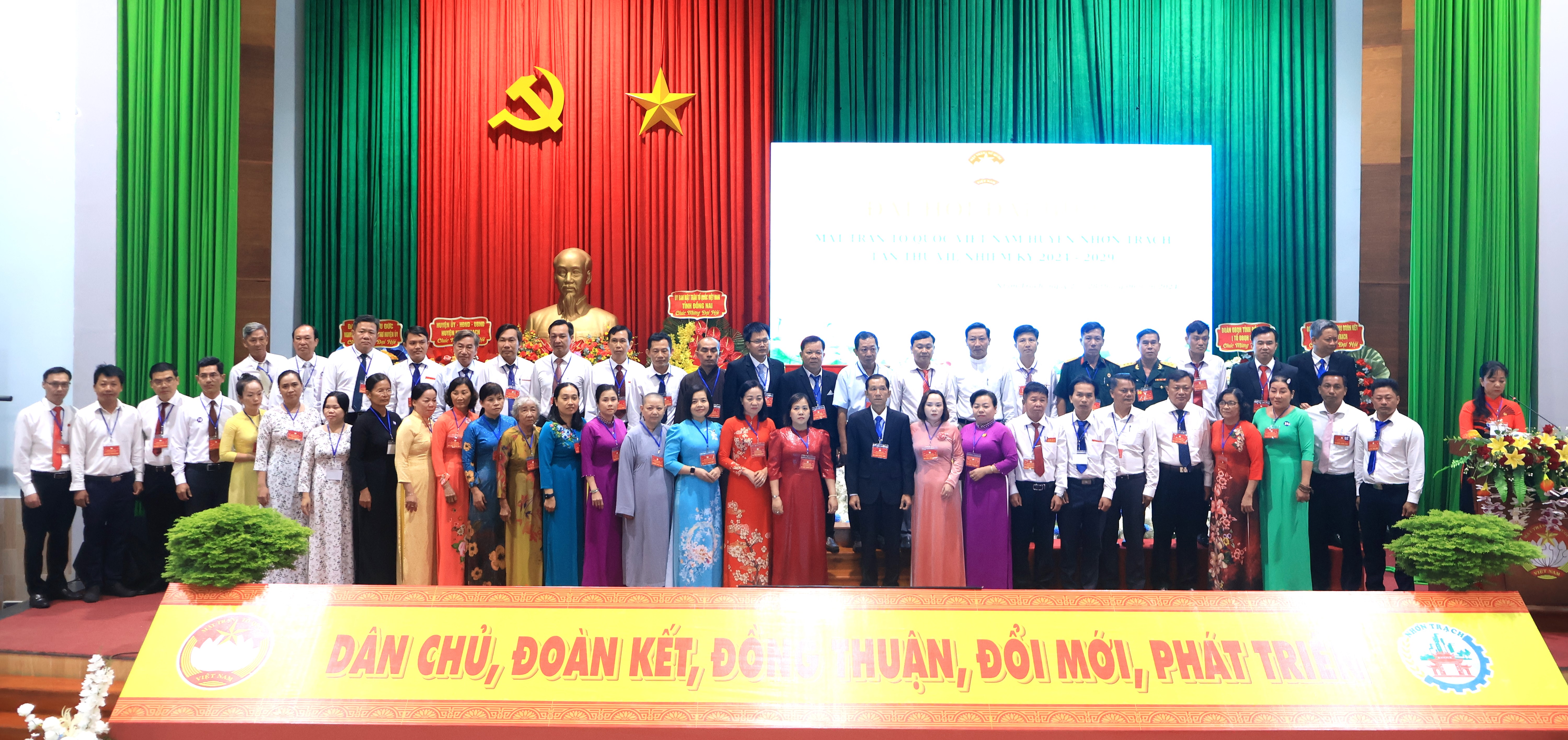Description: G:\HÌNH ẢNH CÁC NĂM\2024\ĐẠI HỘI MTTQ HUYỆN LẦN THỨ VII - 2024\RA MẮT ỦY VIÊN UBMTTQ\IMG_4614.JPG