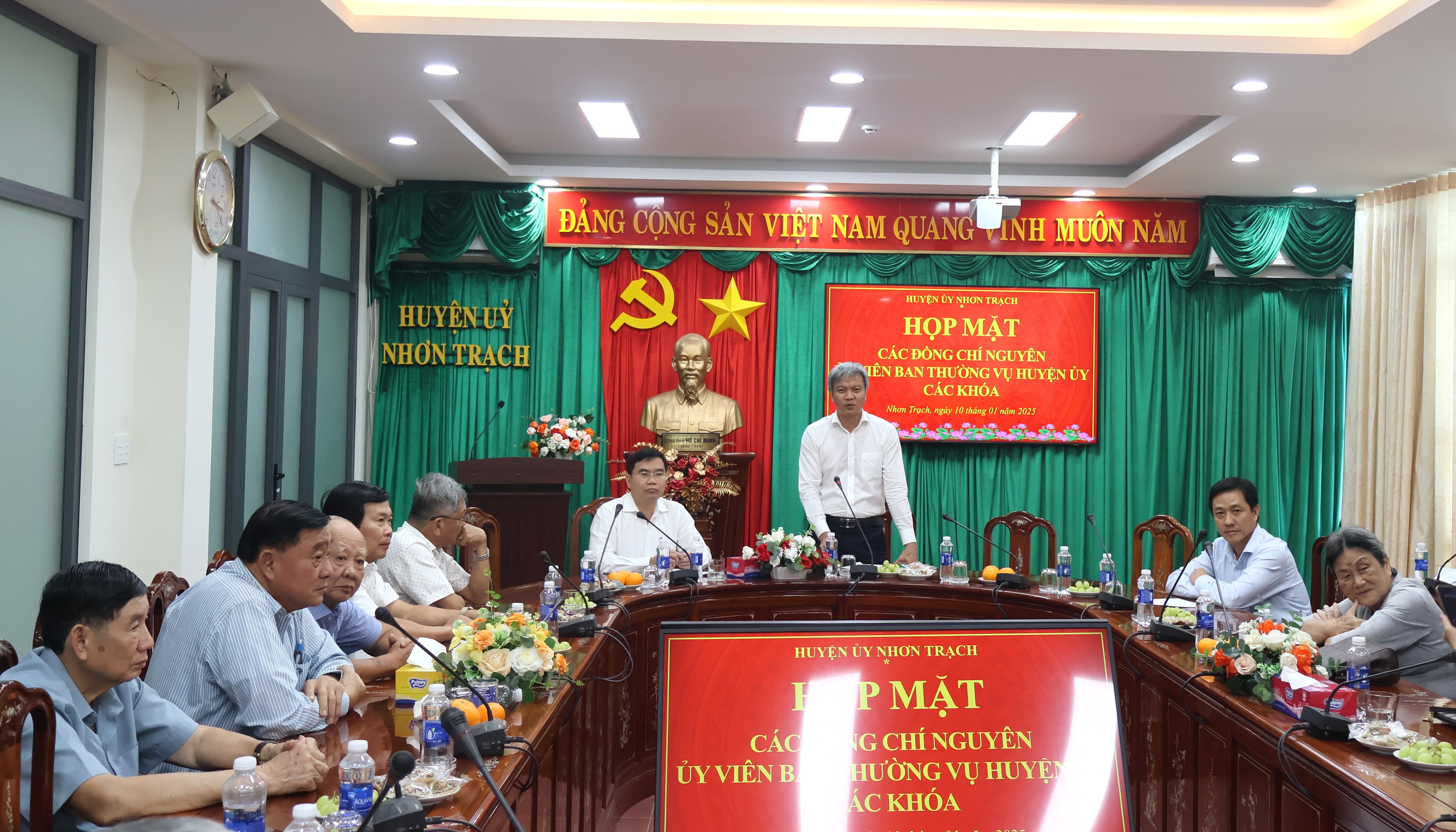 Description: G:\HÌNH ẢNH CÁC NĂM\2025\Thang 1\HỌP MẶT NGUYÊN LÃNH ĐẠO HUYỆN\IMG_9948.JPG