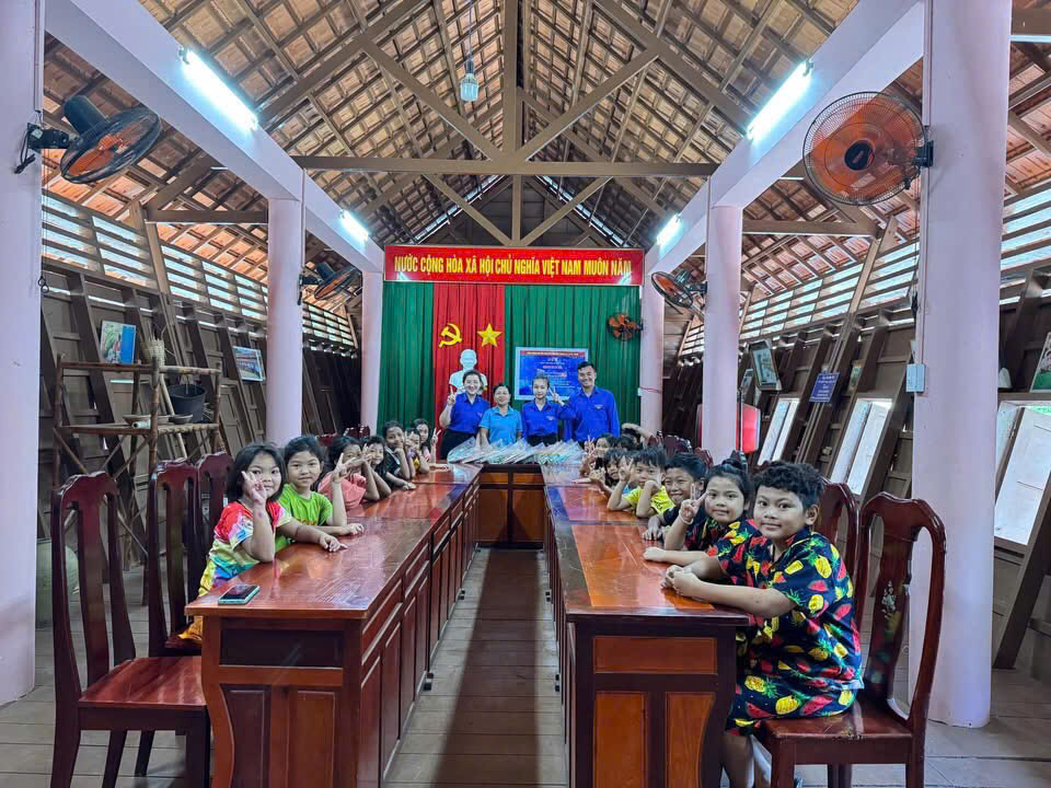 Description: C:\Users\Admin\Desktop\Quang cảnh buổi sinh hoạt tuyên truyền, giáo dục kỹ năng sống cho trẻ em tại nhà văn hóa dân tộc Chơ ro.jpg